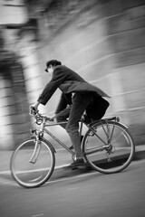 Fototapeta na wymiar Cycliste noir & blanc