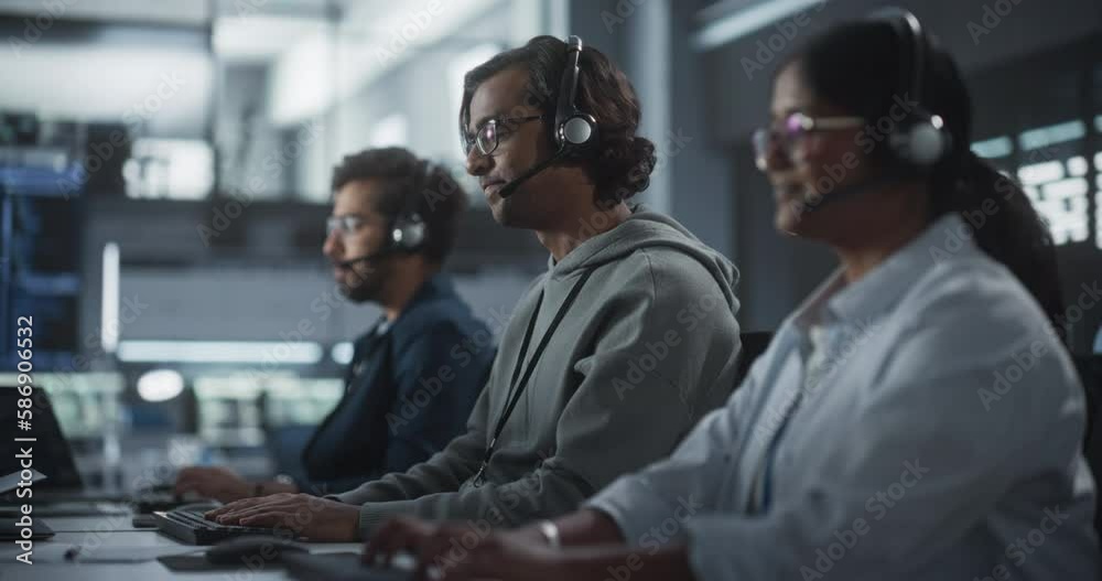 Leinwandbilder Team of Technical Support Managers Providing Help Desk Solutions to Customers Experiencing Troubleshooting Issues with a Product. Indian Specialists Successfully Solving Problems