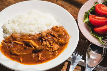 豚コマ肉と玉ねぎとブナシメジのハヤシライス。
(カレーライスではありません。)