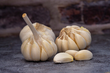 Dried garlic on the table