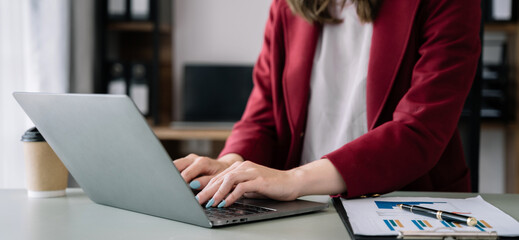 Women use laptop computers for laptop payments, online shopping, omni channels, sitting at desks.