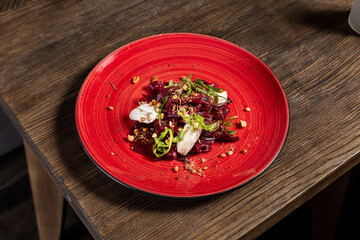 Salad with beetroot and mozzarella