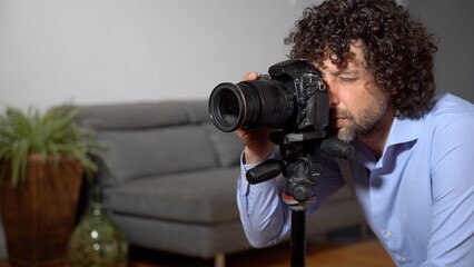 Obraz premium Milan - Photographer real estate - videos and photos of interiors of houses for sale - home staging in the kitchen and living room blue wall - professional photographic shooting indoor at home 