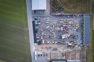 Stockage de marchandises vue de dessus en drone.