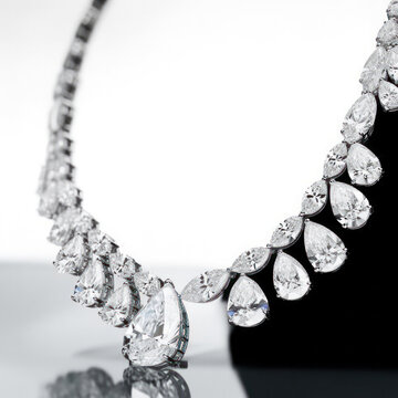 Un colier de diamants