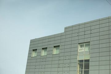 Obraz premium Modern building is gray in color. Facing panel on office building.