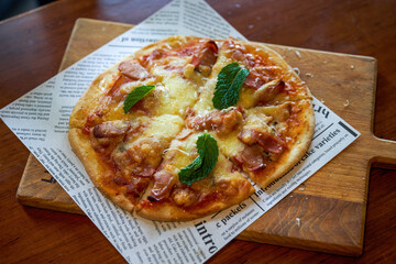 A Delicious and Crispy Margherita Pizza