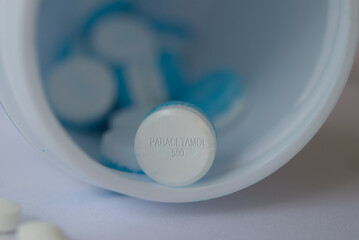 Close up of PARACETAMOL 500 mg tablets.