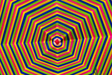 Pattern modular art is a style of art made by yarn.
