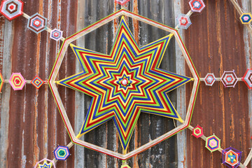 Pattern modular art is a style of art made by yarn.