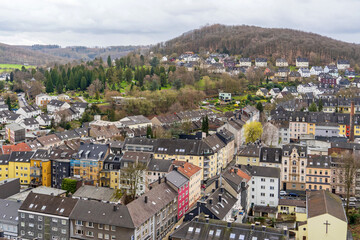 Obraz premium Blick auf Wuppertal vom Dach des Gaskessels