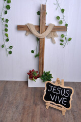 cenário para fotos dde páscoa com crucifixo de jesus cristo vive, fé cristã