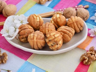 한국음식 호두과자와 벚꽃