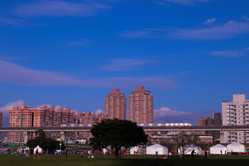Fototapeta na wymiar High-rise buildings and mrt blue sky background in the city 