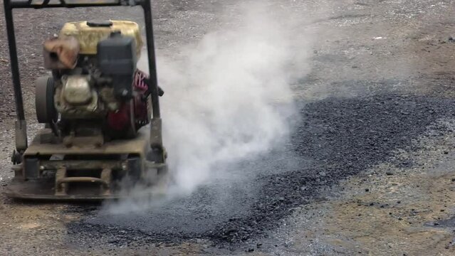 Asphalt vibratory plate compactor. Pothole repair process. Asphalt tamping machine. Pothole patching and repair. New asphalt
