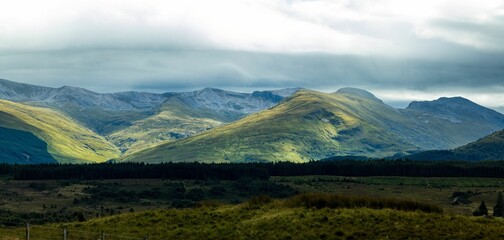 Fototapeta premium Beautiful shot of the rural hills of Ben Nevis Viewpoint in rural Fort William, Scotland
