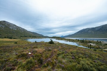 Fototapeta premium Beautiful shot of Loch Cluanie lake and nearby mountains in rural Scotland
