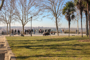 Obraz premium people in a park in Madrid
