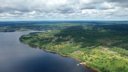 Fototapeta premium Survol du lac Siljan en Suède entre Rattvik et Mora