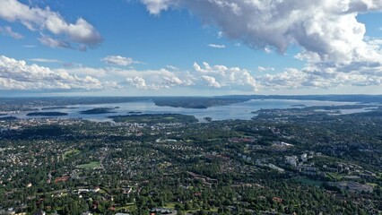 Fototapeta premium vue panoramique d'Oslo depuis Holmenkollen, norvège
