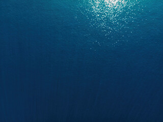 Background of crystal sea surface with turquoise water, Aerial top down view © Leonid