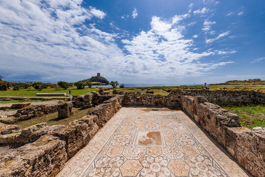 dettaglio panoramico del sito archeologico di nora (pula- Sardegna)