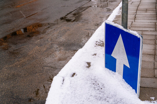 Broken Road Sign Warrant Driving Straight Lines