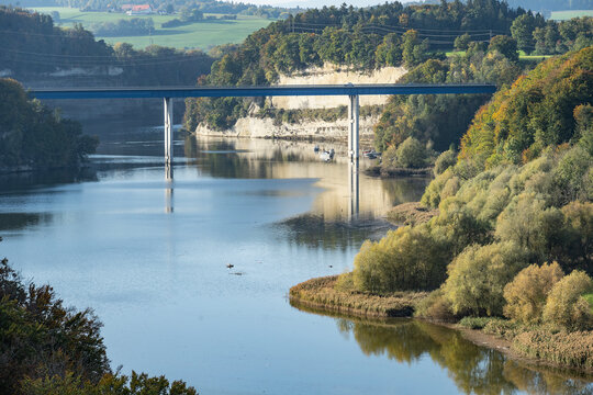 Autobahnbrücke über den Schiffenensee, bei Fribourg, Schweiz