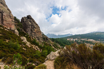 Naklejka na ściany i meble Wanderung in der Bergen von Korsika / Col de Bavella