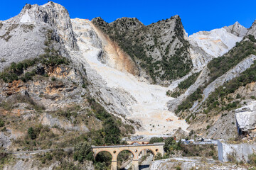 View of Carrara marble quarries - 587273709