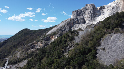 View of Carrara marble quarries - 587274384