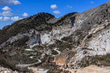 View of Carrara marble quarries - 587274387