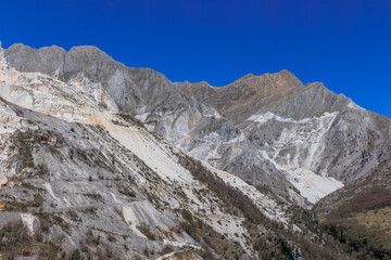 View of Carrara marble quarries - 587274544