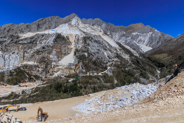 View of Carrara marble quarries - 587274733