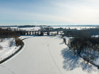 Obersee Schildesche in Bielefeld eingefroren bei Schnee im Winter Panorama Lanschaft von oben Luftaufnahme