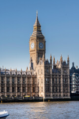 Fototapeta na wymiar Big Ben and the Houses of parliament with a blue sky