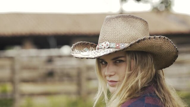 Beautiful blonde model wearing a texan hat on a ranch-Slowmotion