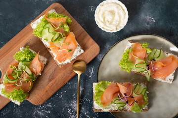 bread with cucumber and salmon