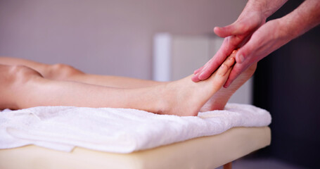 Obraz na płótnie Canvas Reflexology Foot Massage Treatment