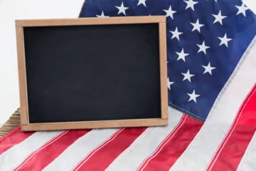 Fotobehang Amerikaanse plekken Blank chalkboard on American flag