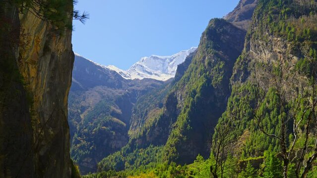 Spectacular Himalaya mountain wilderness on the Annapurna Circuit Trek, Nepal
