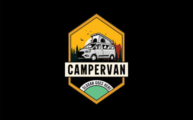Obraz premium Campervan Badge design label, emblem or logo design vector template. outdoor activities icon. 