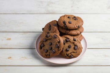 chocolate chip cookie, chocolate chip cookies on wooden table, chocolate chip cookies on a pink plate on a white wooden table