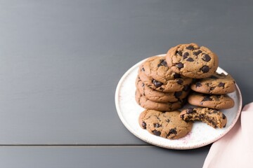chocolate chip cookies, chocolate chip cookies on wooden table, chocolate chip cookies on a pink plate on a white wooden table