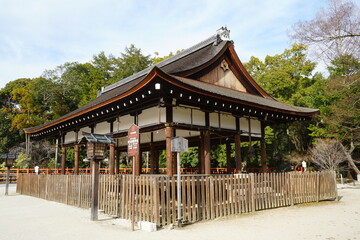 Fototapeta premium Kamigamo-jinja or Shrine in Kyoto, Japan - 日本 京都府 上賀茂神社 賀茂別雷神社 橋殿 