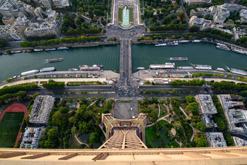 Aerial view of Paris, France - obrazy, fototapety, plakaty