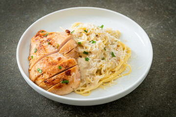 spaghetti white creamy sauce with grilled chicken