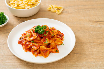 farfalle pasta in tomato sauce with parsley