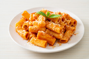 Rigatoni pasta with tomato sauce and cheese