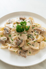 farfalle pasta with mushroom white cream sauce